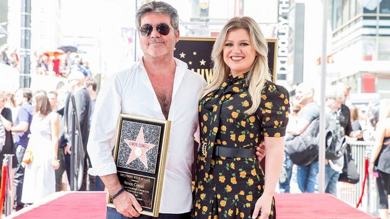 Kelly Clarkson Reveals Extreme Weight Loss at Simon Cowell’s Hollywood Walk of Fame Ceremony