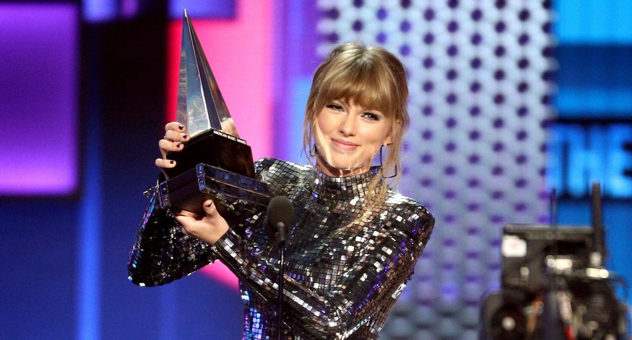 Taylor Swift Breaks Whitney Houston’s American Music Awards Record