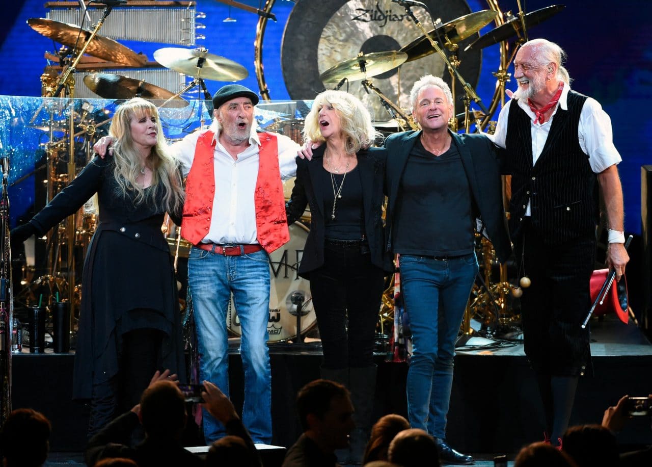 Lindsey Buckingham, Cut From Fleetwood Mac Tour, Sues Bandmates