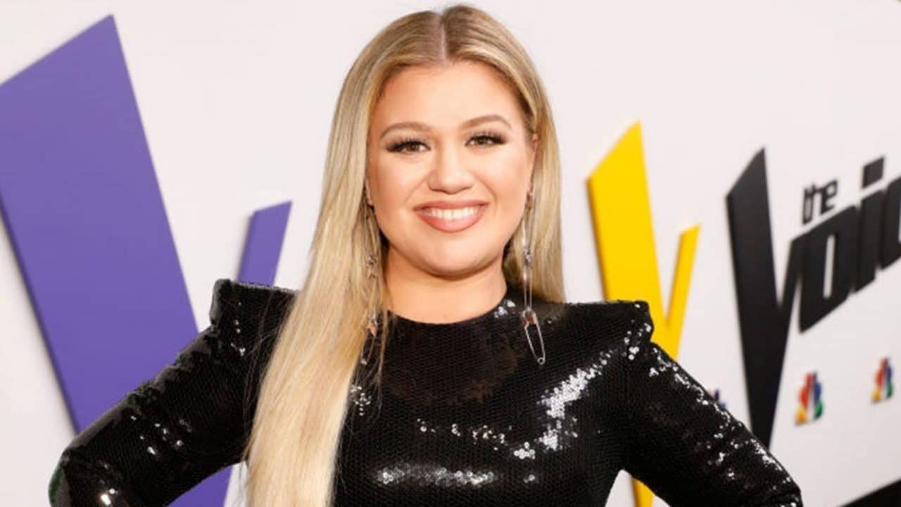 Kelly Clarkson Undergoes Surgery Hours After Hosting 2019 Billboard Music Awards