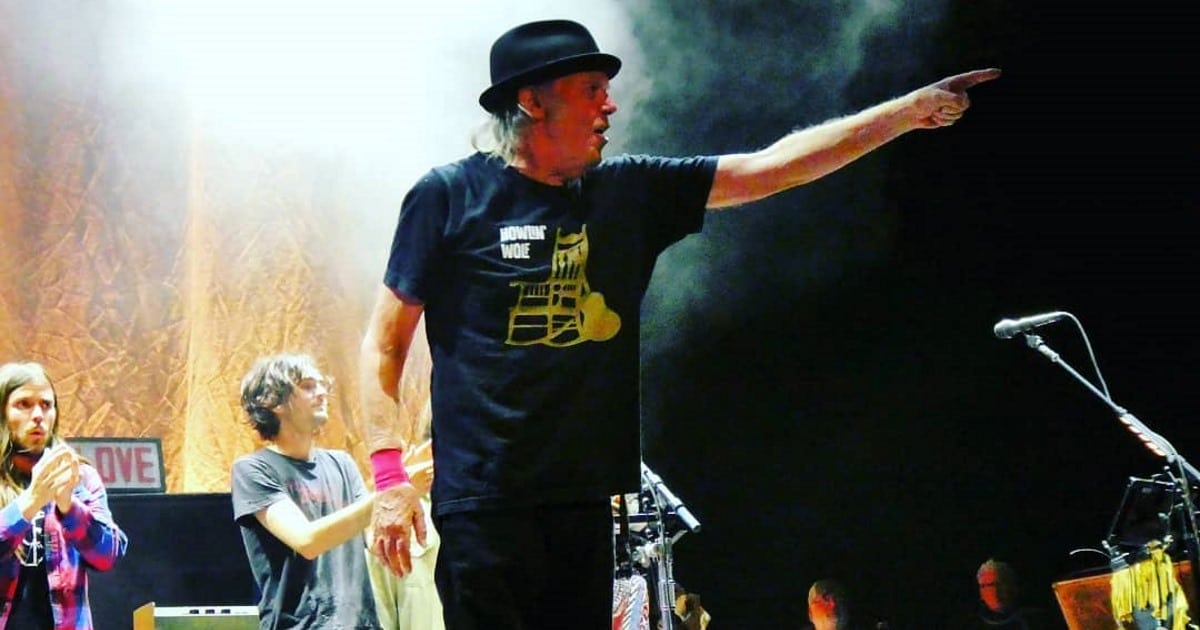 Neil Young Busts Out ‘On The Beach’ In Belgium
