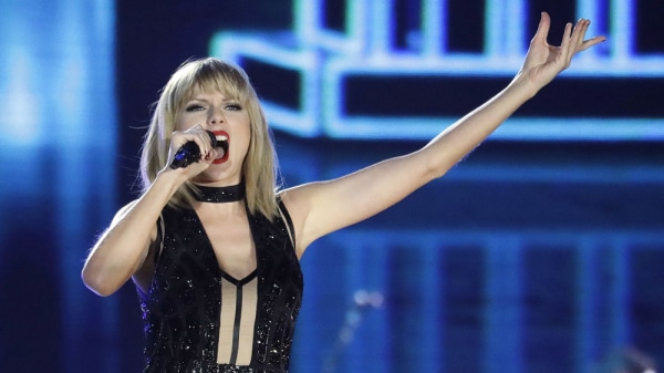 Taylor Swift Pushes Her 2020 Stadium Shows Into Next Year