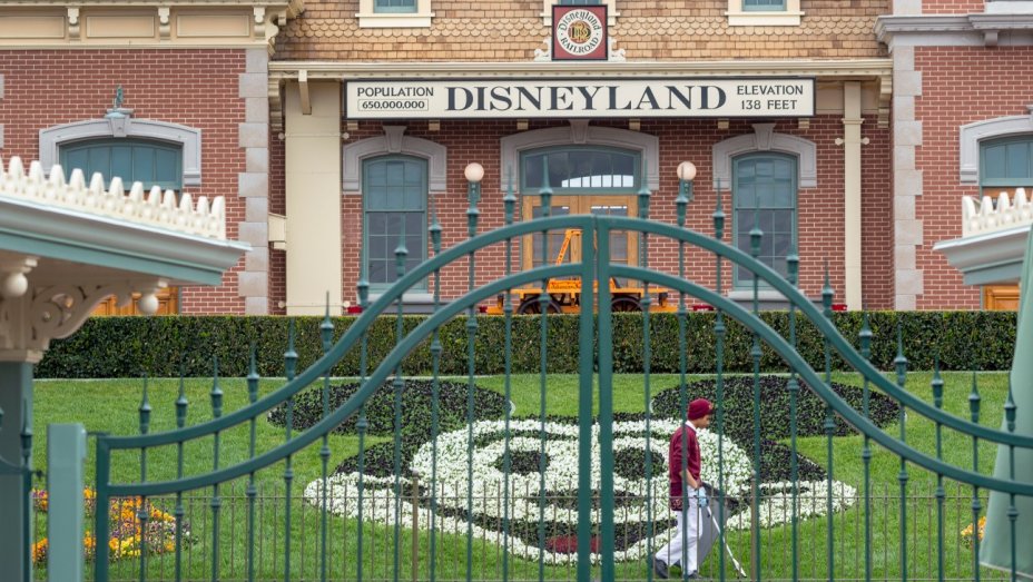 Shanghai Disneyland’s Early Reception May Be Good Sign for California’s Disneyland