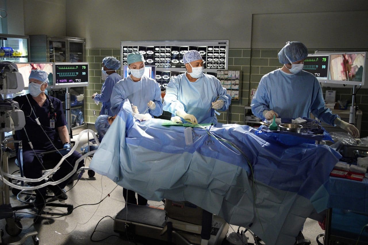‘Grey’s Anatomy’ Executive Producer Says Show Will grapple with Coronavirus Next Season