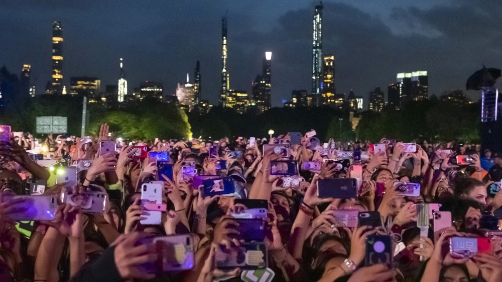 New York City Working With Clive Davis on Central Park ‘Mega-Concert’ to Celebrate Reopening