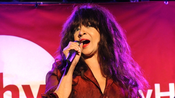 Ronnie Spector, Girl Group Icon and Leader of the Ronettes, Dies at 78