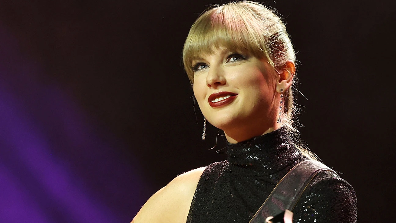 Taylor Swift Becomes First Artist With Entire Top 10 on Billboard Hot 100 in Same Week
