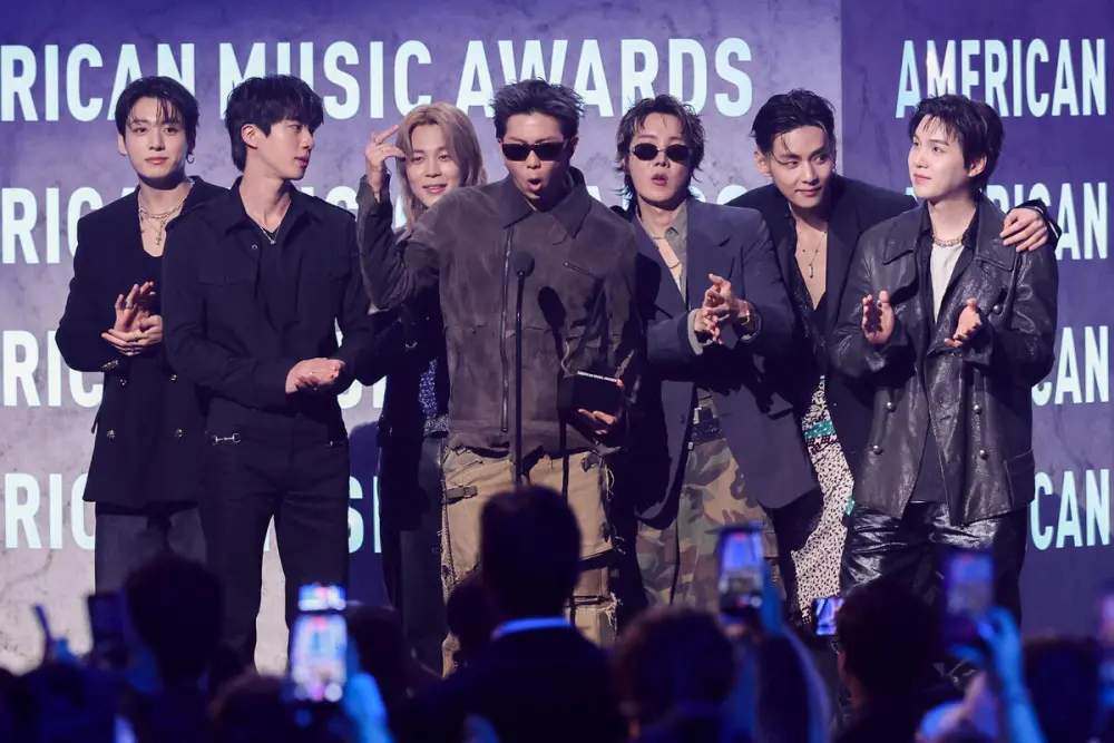 BTS Wins Artist of the Year at American Music Awards BTS Wins Artist of the Year at American Music Awards